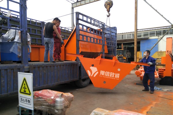 混凝土水渠邊溝機裝車發貨