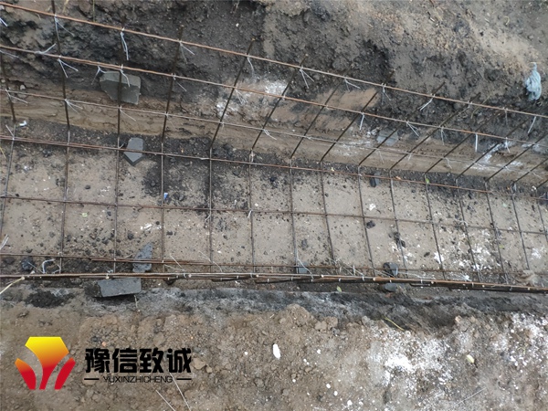 滄州帶鋼筋水渠機