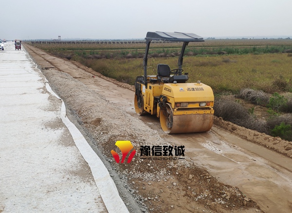 水渠機施工場地平整