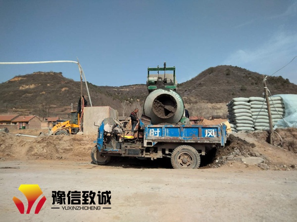 延安水渠機(jī)施工現(xiàn)場