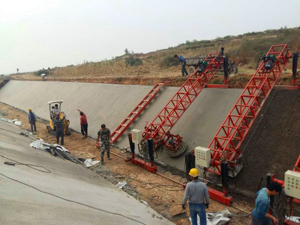 各大高速公路邊溝施工現場