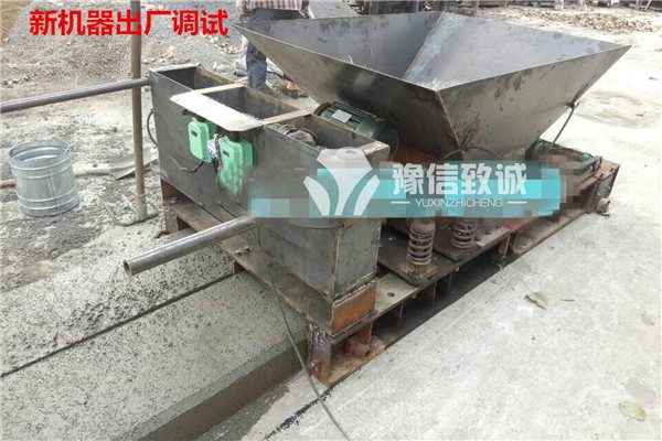 預(yù)制路緣石成型機(jī)試機(jī)